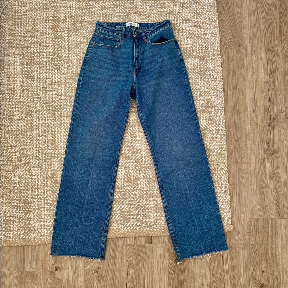 Abercrombie & Fitch High-Rise Straight Jeans in Blue Denim